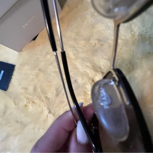 💯 Authentic Stylish Prada Sunglasses. Wore them about 3 times. - Picture 7 of 11